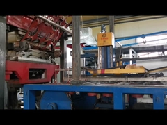 Des pots de fleurs de jardin en plastique