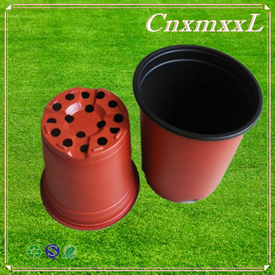 Des pots de fleurs en plastique doubles couleurs noirs et clairs