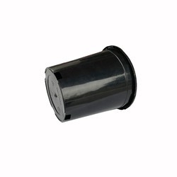 Des pots de fleurs noires de 3 gallons en plastique durable