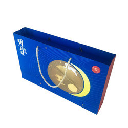 Boîte cadeau en carton dur exquise avec plateau en plastique