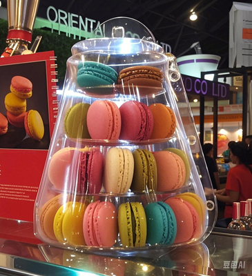 Taille L'emballage doit correspondre à la taille des macarons afin d'éviter les déplacements et les dommages pendant le transport