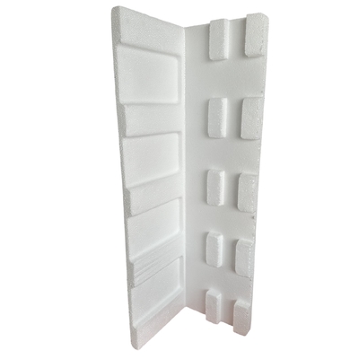 Le protecteur de corne en mousse blanche est un matériau d'emballage courant, fabriqué à partir de polystyrène et d'autres plastiques mousseux.