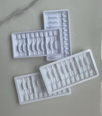 Production personnalisée de plateaux en plastique pour flacons de 10 doses de 2 millilitres (plateaux PET), plateaux pour bouteilles d'ampoules.