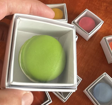 Boîte d'emballage écologique transparente de macarons avec impression personnalisée pour les cadeaux et l'affichage des aliments