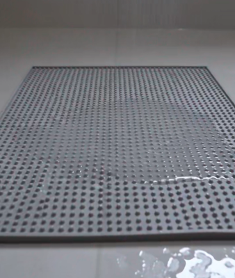 Tapis antidérapant en PPE avec un matériau EPP vierge écologique haut de gamme et une structure antidérapante et drainante de haute efficacité pour un nettoyage facile