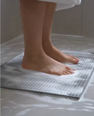 Tapis de salle de bain de qualité supérieure en matériau vierge EPP écologique avec structure antidérapante et drainage à haut rendement et conception facile à nettoyer